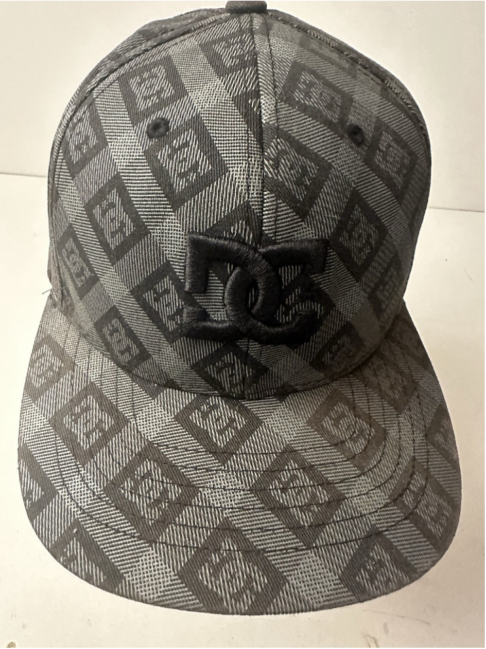 DC Shoes Flexfit Hat Cap XS Monogram Diamond Print Black Gray 3D Logo Skate
